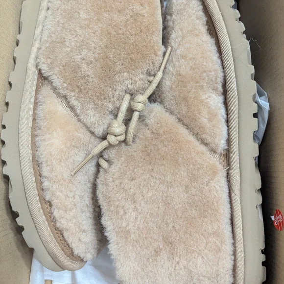 EUC UGG Neumel Cozy - Picture 6 of 7